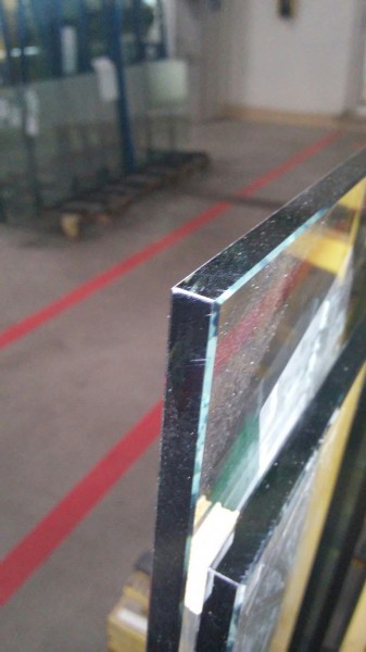 Fino polirano brušenje robov